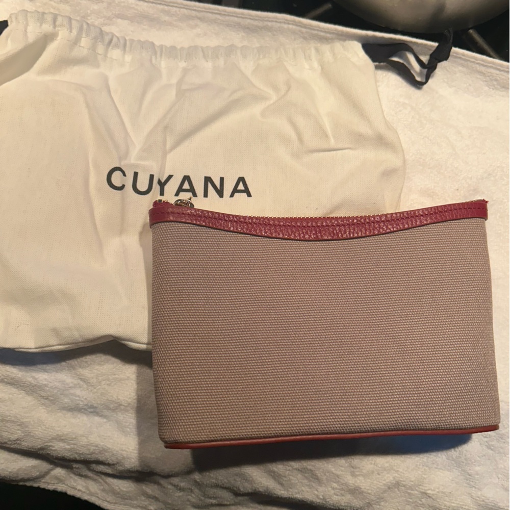 Cuyana Beige Canvas Cosmetic Pouch with Pink Trim